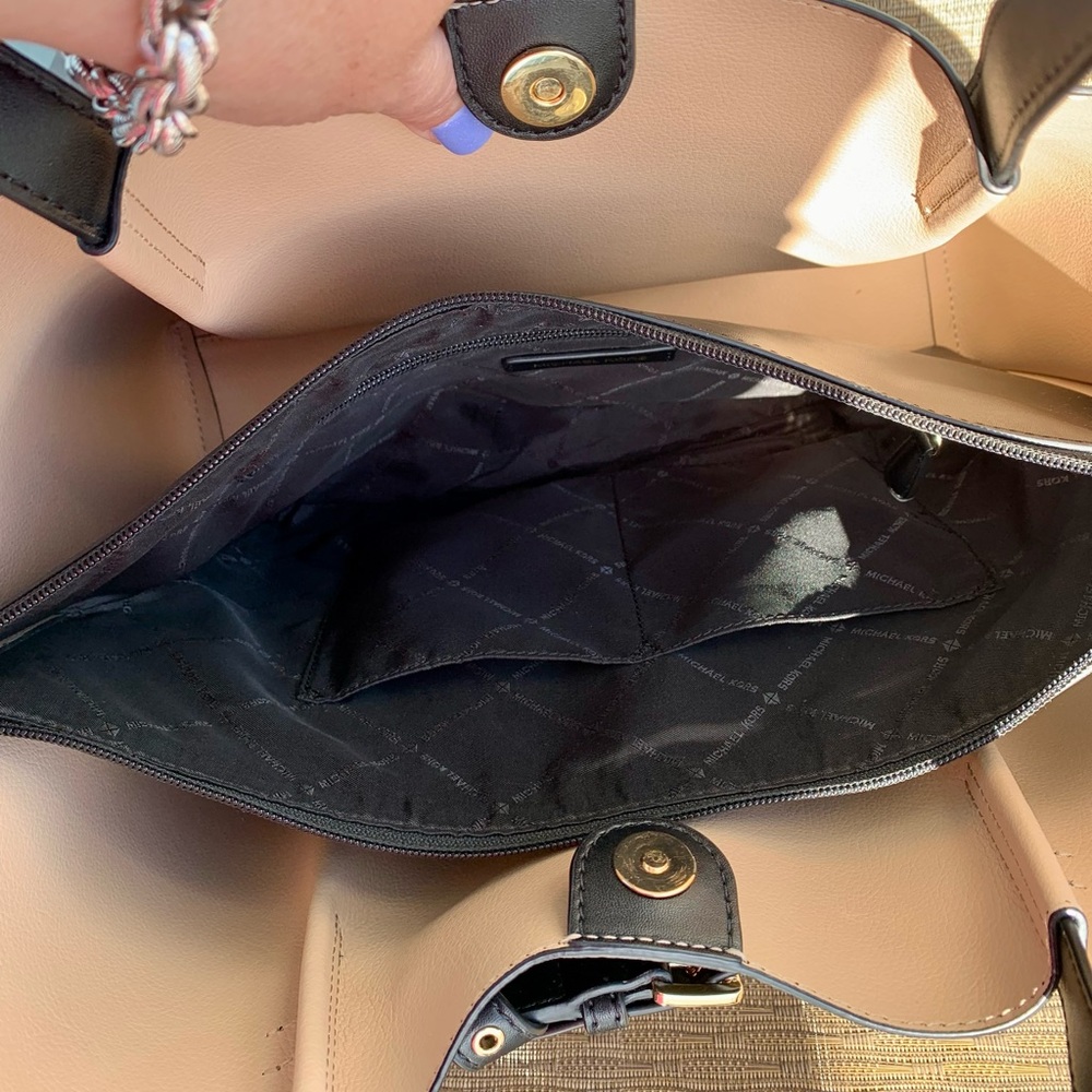 MICHAEL KORS NWT EMILIA - Picture 6 of 9
